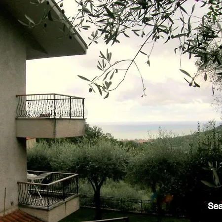 Charming Seaview In The Hills Leivi
